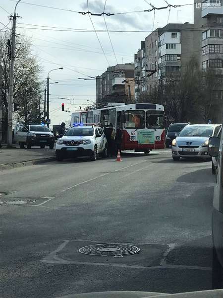 У Луцьку - ДТП за участю тролейбуса (відео)