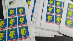 У Польщі випустили марки з портретом Зеленського – їх розібрали за години (фото)