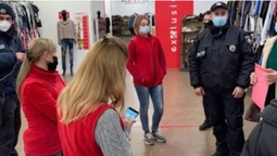 «Червона зона» епіднебезпеки: у Луцьку перевірили секонд-хенди і бари (відео)