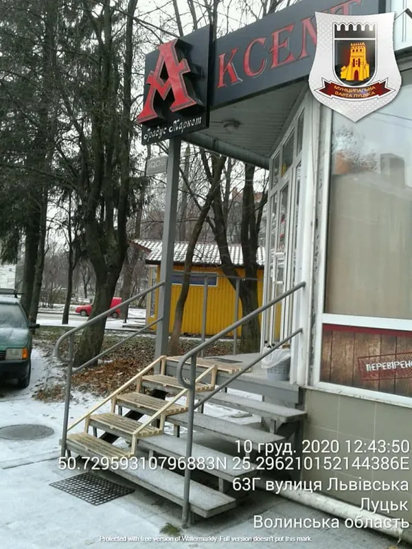 Муніципали закликають луцьких підприємців відшкребти тротуари від льоду