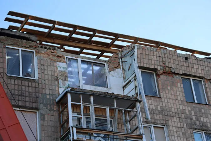 У Луцьку почали ремонт пошкодженого ворожим дроном будинку (фото)