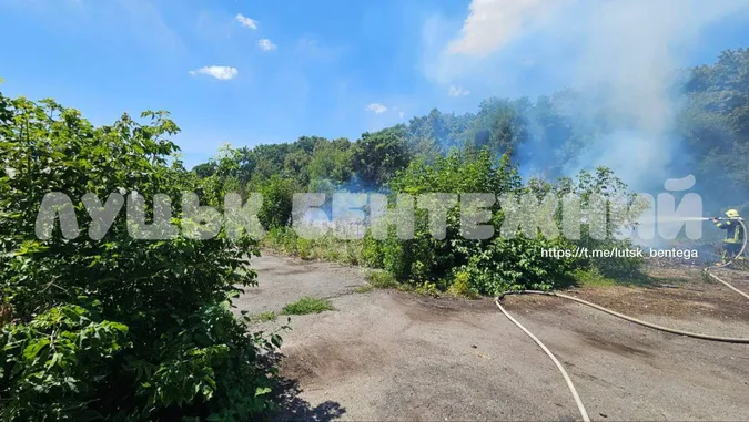 Дим було видно здалеку: у Луцьку на Львівській – пожежа (фото)