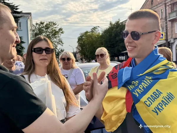 До Нововолинська повернувся звільнений з полону Захисник України Олег Карпюк (фото)