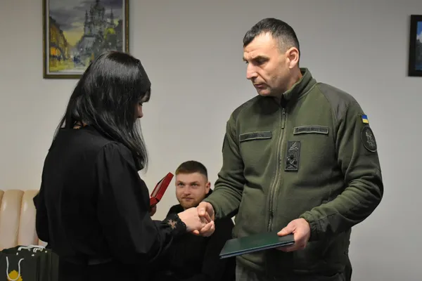 Рідним загиблих волинських захисників передали державні нагороди (фото)