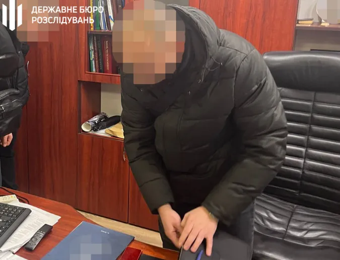 На Волині правоохоронець вимагав «відкат» у бізнесмена за участь у тендерах