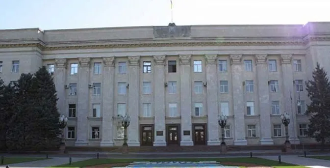 Російська армія зайняла будівлю Херсонської ОДА