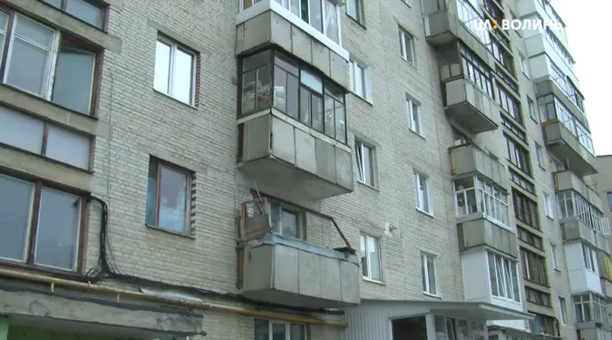 Незряча лучанка захаращує увесь під’їзд (відео, фото)