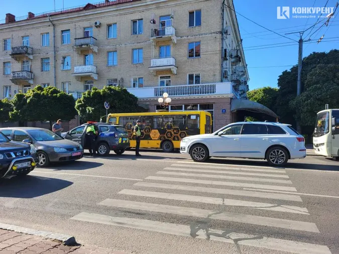 Навпроти ВНУ у Луцьку «ауді» збила дівчину на пішохідному переході (фото)