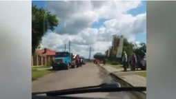 Готуються до приїзду Зеленського: у селі біля Луцька активно латають ями (відео)