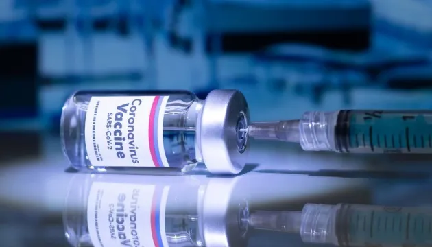 Хто зі світових лідерів вакцинувався від COVID-19