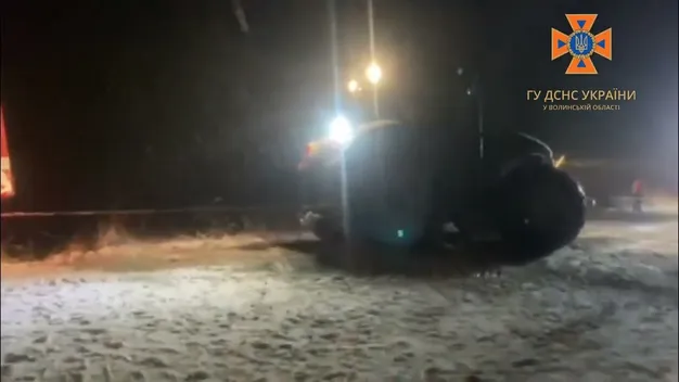 Снігові пастки та ДТП: наслідки негоди на Волині (відео)