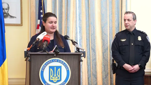 США передали Україні артефакти, які викрали росіяни (фото, відео)