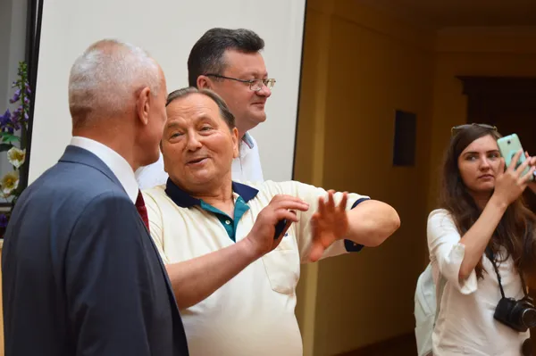 Один день з губернатором Волині Олександром Савченком