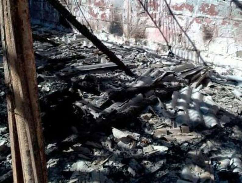 У Гостомелі окупанти спалили стайню (фото)