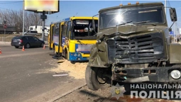 Зіткнення маршрутки й вантажівки в Луцьку: водію повідомили про підозру (відео)