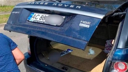 На Волині водія Land Rover покарали за номери з пластику (фото)