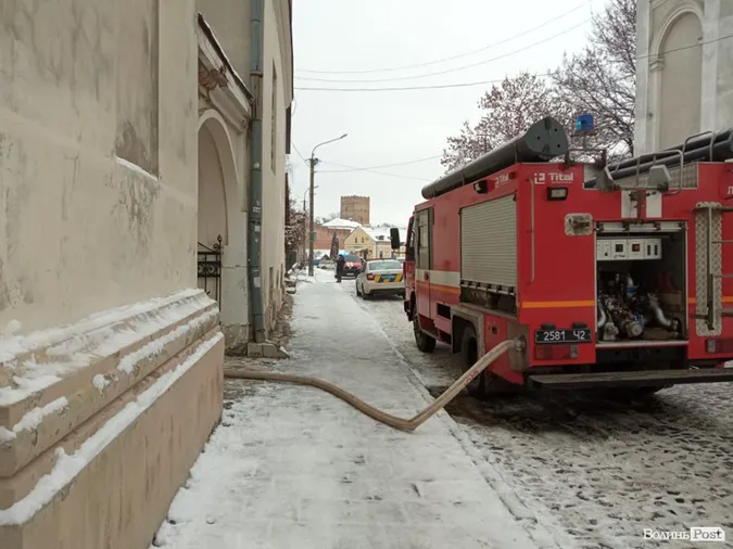 У Луцьку горів будинок товариства анонімних алкоголіків (фото, відео)