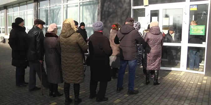 У Луцьку під відділом Пенсійного фонду – черги: у чому причина (відео)