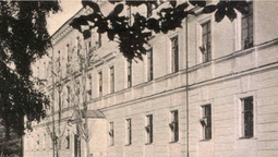 Велетень у стилі класицизму: історія будівництва військового госпіталю на Красному (фото)