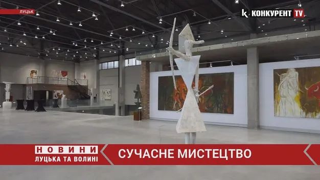 Понад 200 митців представили у Луцьку художню виставку (відео)