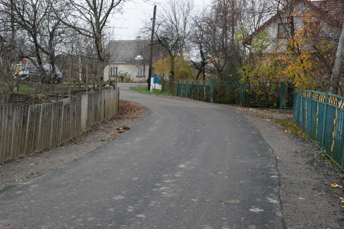 Попри війну у Луцькій громаді ремонтують дороги (фото)