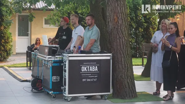Дискотека, жарти та подарунки: у Луцьку відсвяткували Makis Fest*