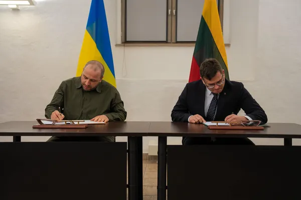 Литва виділила перші €10 мільйонів на виробництво української далекобійної зброї, – Умєров