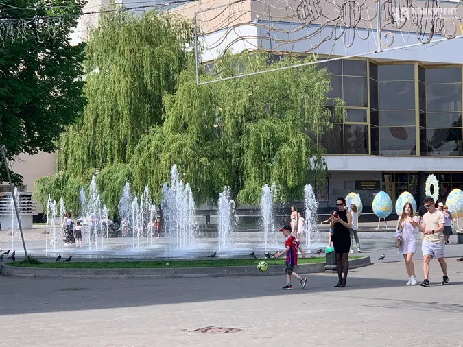 У Луцьку запрацювали фонтани