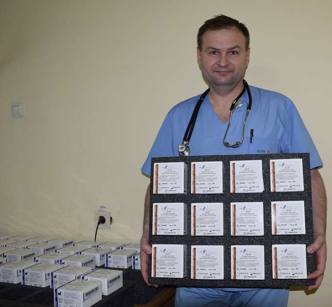 Волинська обласна лікарня отримала 50 штучних клапанів серця (фото)