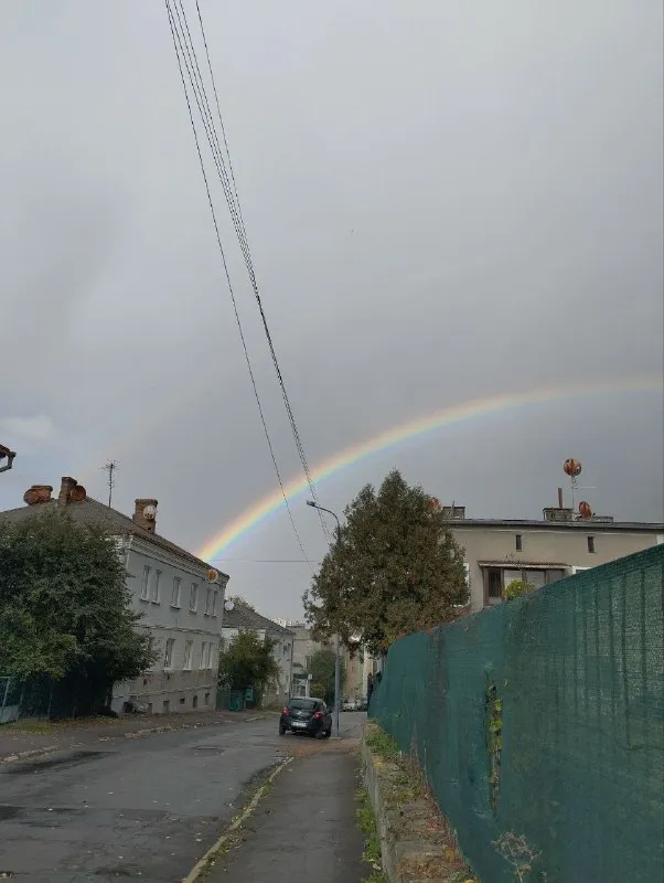 🌈У Луцьку після дощу виглянула аномальна веселка (фото)