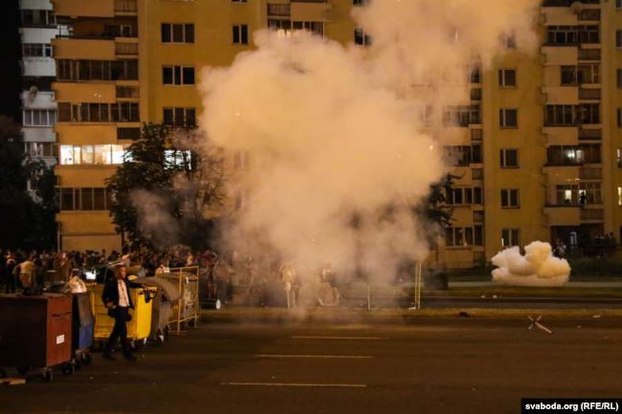 Натовп, кров, дим: протест у Білорусі (фото 18+)