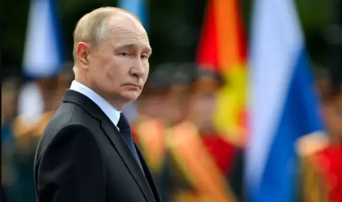 Парад і заклик росіян до евакуації посольств