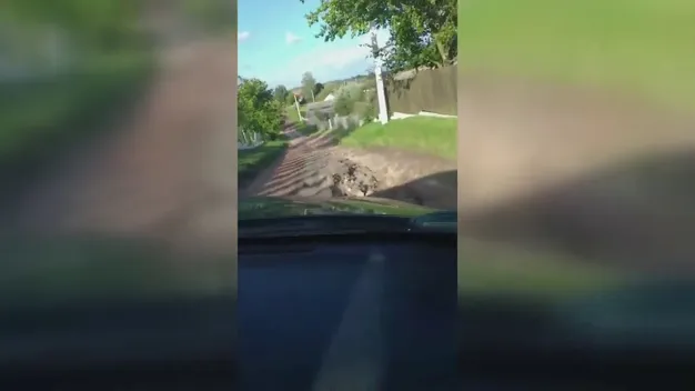 У селі Іваничівського району дощ розмив дорогу (фото)