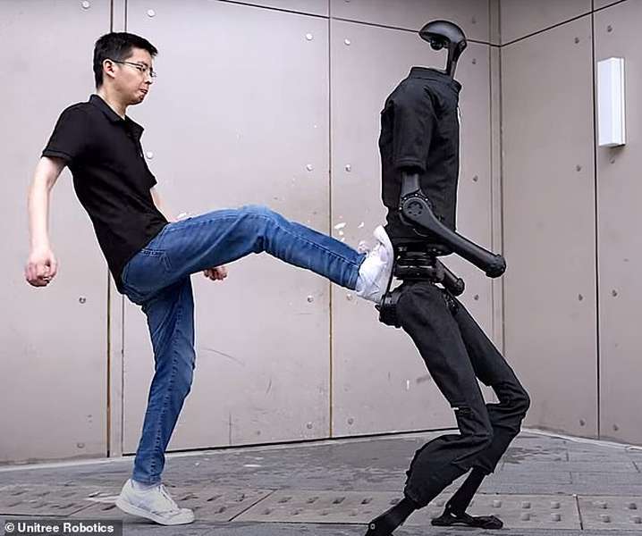 У Китаї розробили «люксового» робота-гуманоїда (фото)