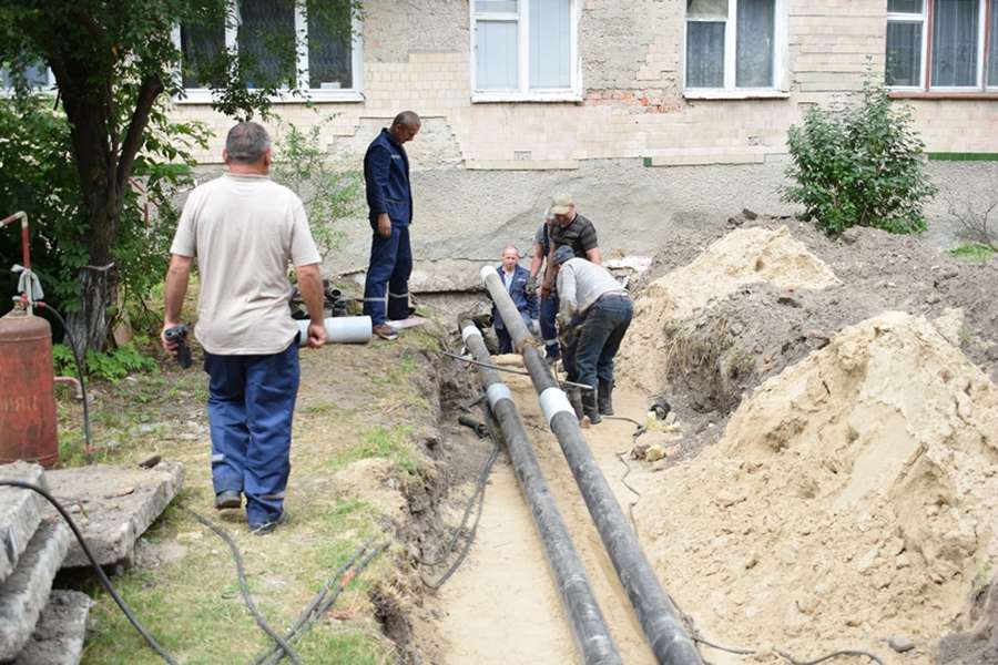 У Луцьку триває капітальний ремонт тепломереж (фото) 