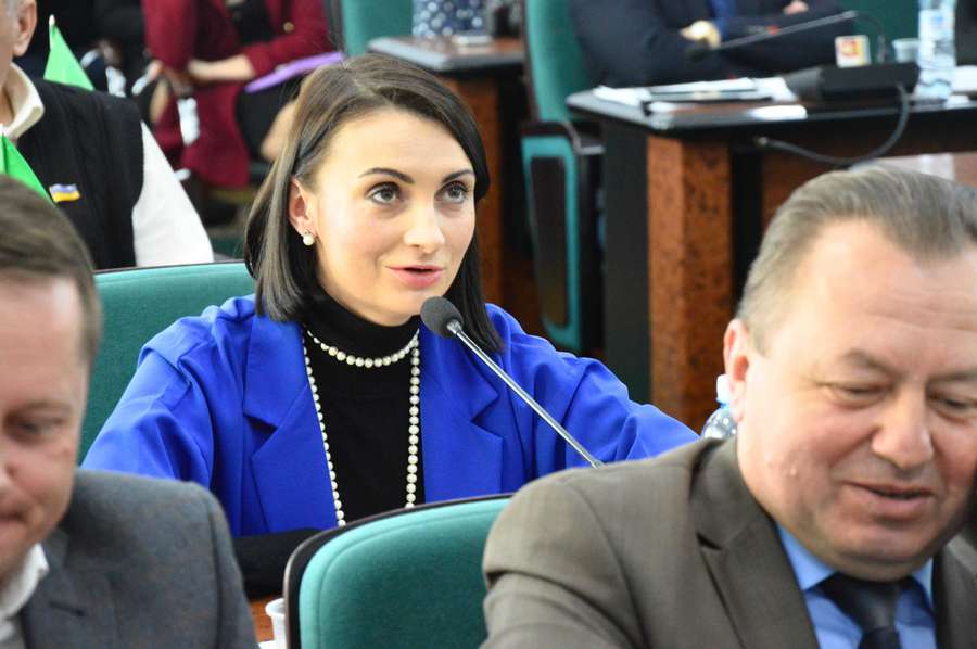 Депутатка Юлія Вусенко запропонувала це звернення адресувати й до профільного комітету Верховної Ради><span class=