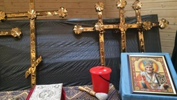 У Волновасі освятили хрести на храм, який допомагали зводити лучани (фото)