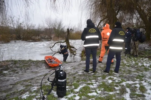 Низька видимість та захаращене дно Стиру ускладнюють пошуки хлопчика, - рятувальники (фото, відео)