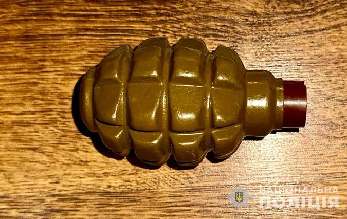 У Луцькому районі в хаті дебошира знайшли дев'ять гранат (фото)