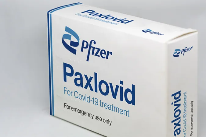 300 тисяч курсів: Україна закупить таблетки від COVID-19 компанії Pfizer