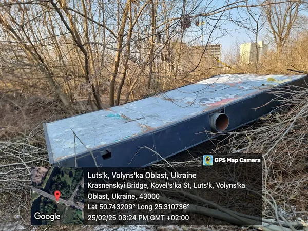 У Луцьку зносять рекламні борди підприємців-боржників (фото)