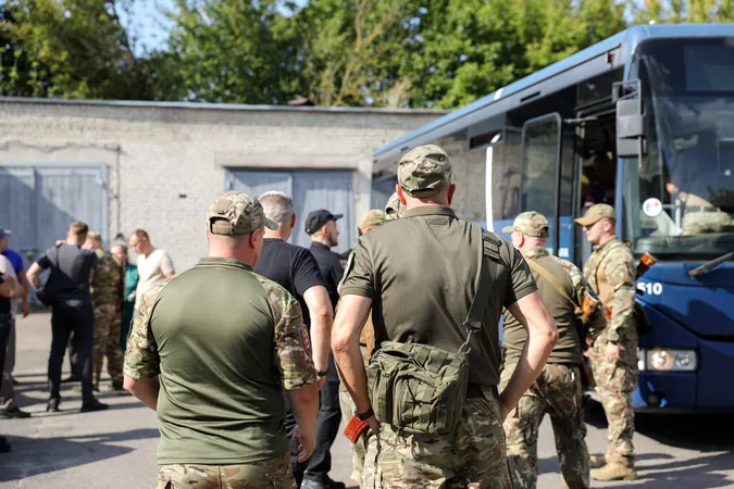 Поліцейські-добровольці з Волині вирушили у зону бойових дій (фото)