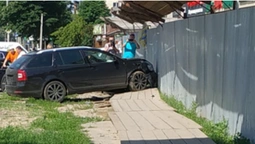 У Луцьку автівка влетіла в паркан (фото, відео)