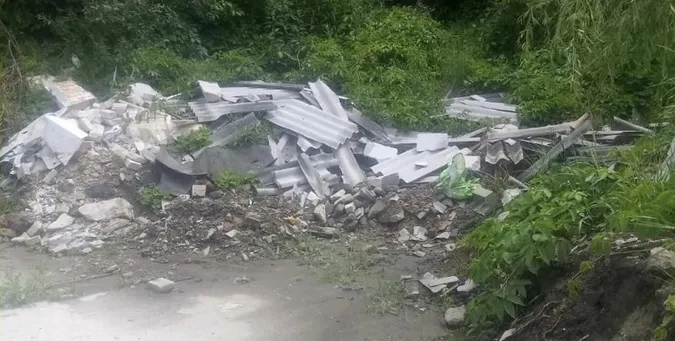У Луцьку біля річкового порту виявили стихійне сміттєзвалище (фото)