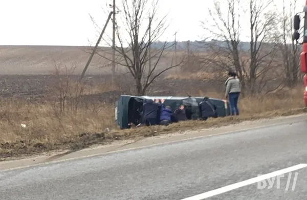 «Таврія» в кюветі: між Володимиром та Нововолинськом сталася ДТП (фото)
