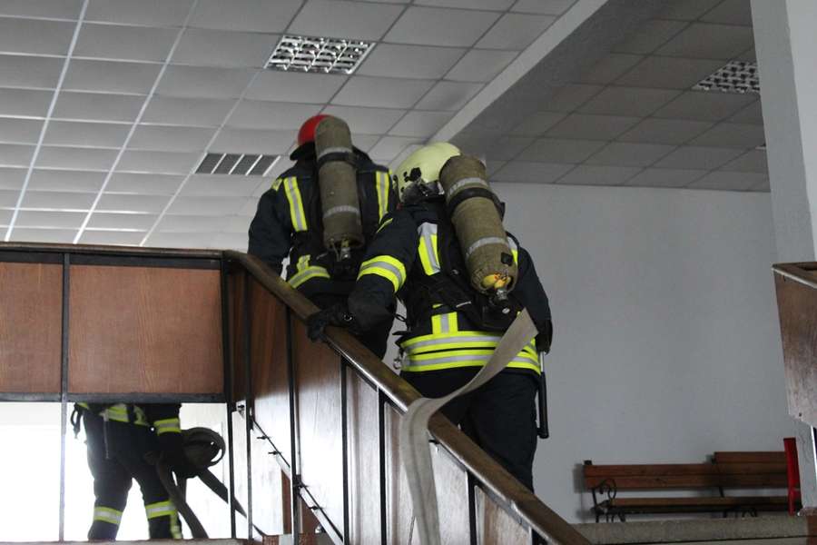 Евакуація і порятунок потерпілого: у луцькому виші – «пожежа» (фото)