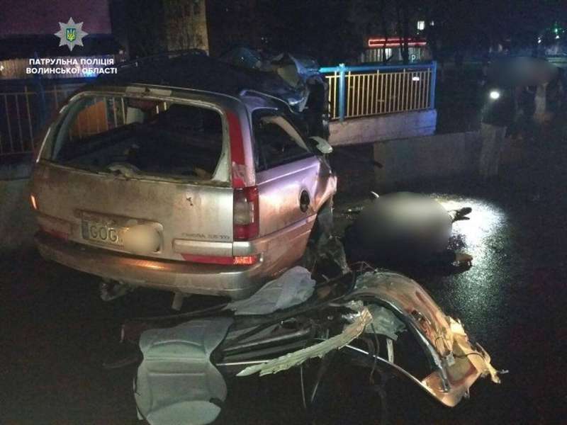 У Луцьку таксі в'їхало у відбійник: пасажир загинув (фото)