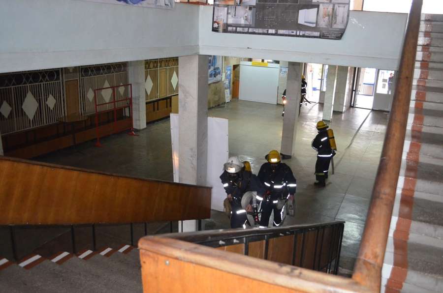 Пожежники евакуювали студентів луцького 
