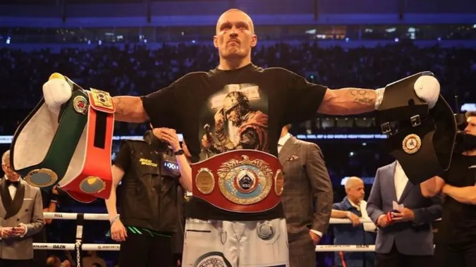 Усик – чемпіон: як відомі волиняни реагували на перемогу українського боксера