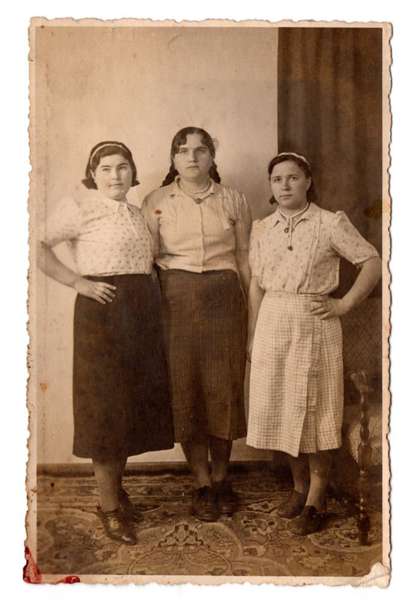 На аукціоні продали фото українок, яких вивезли в Німеччину під час війни